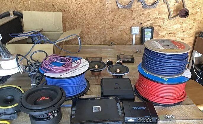 Toyota FJ audio modification DD bass inversion, good equipment requires a professional modification team