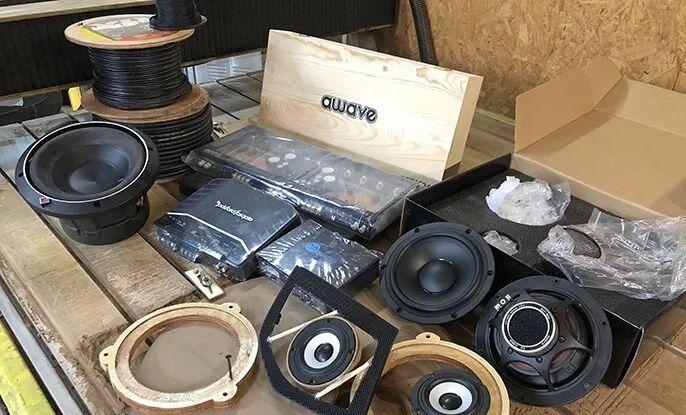 Just play with technologically innovative brand Crown modified Aiwei top audio system two-way active