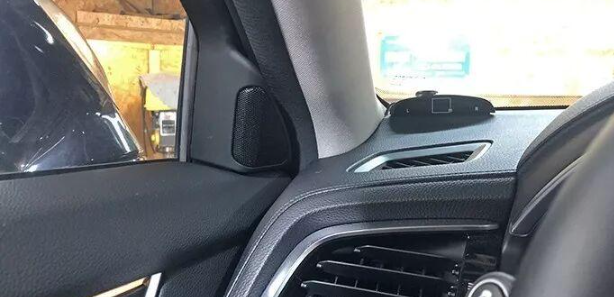 Honda Crown Road car audio modification zero-point two-way speaker active modification method is more effective